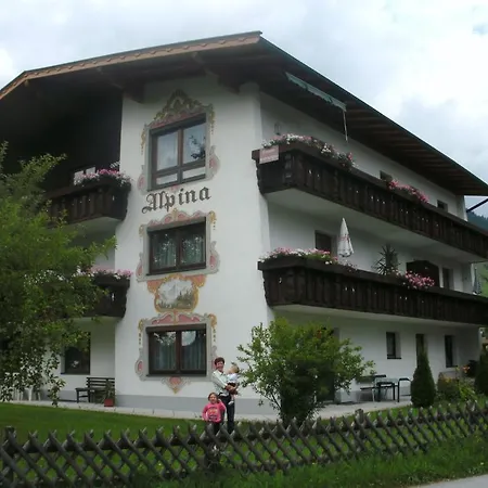 Haus Alpina شقة